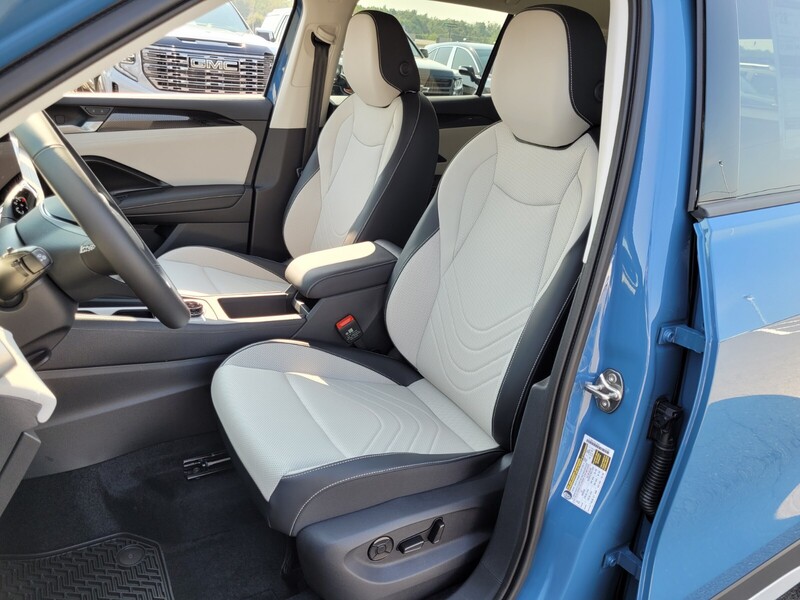 2025 Volkswagen Tiguan SE photo 4