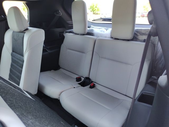2025 Mitsubishi Outlander SE photo 24