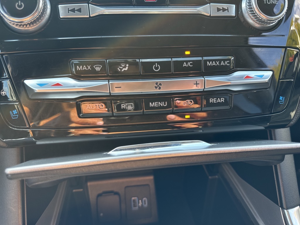2022 Ford Explorer Limited photo 26