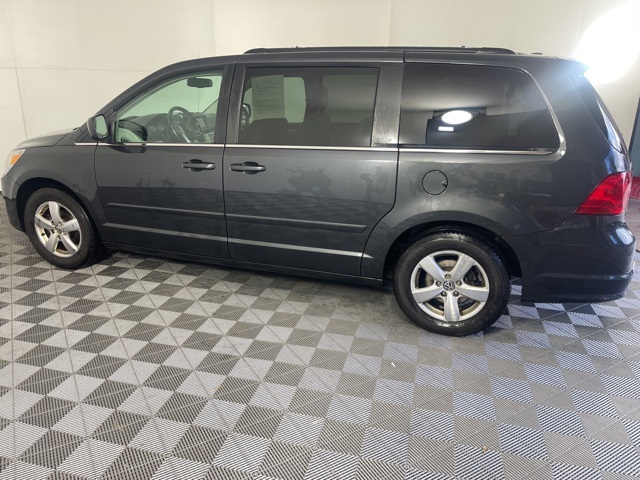 2011 Volkswagen Routan SE photo 17