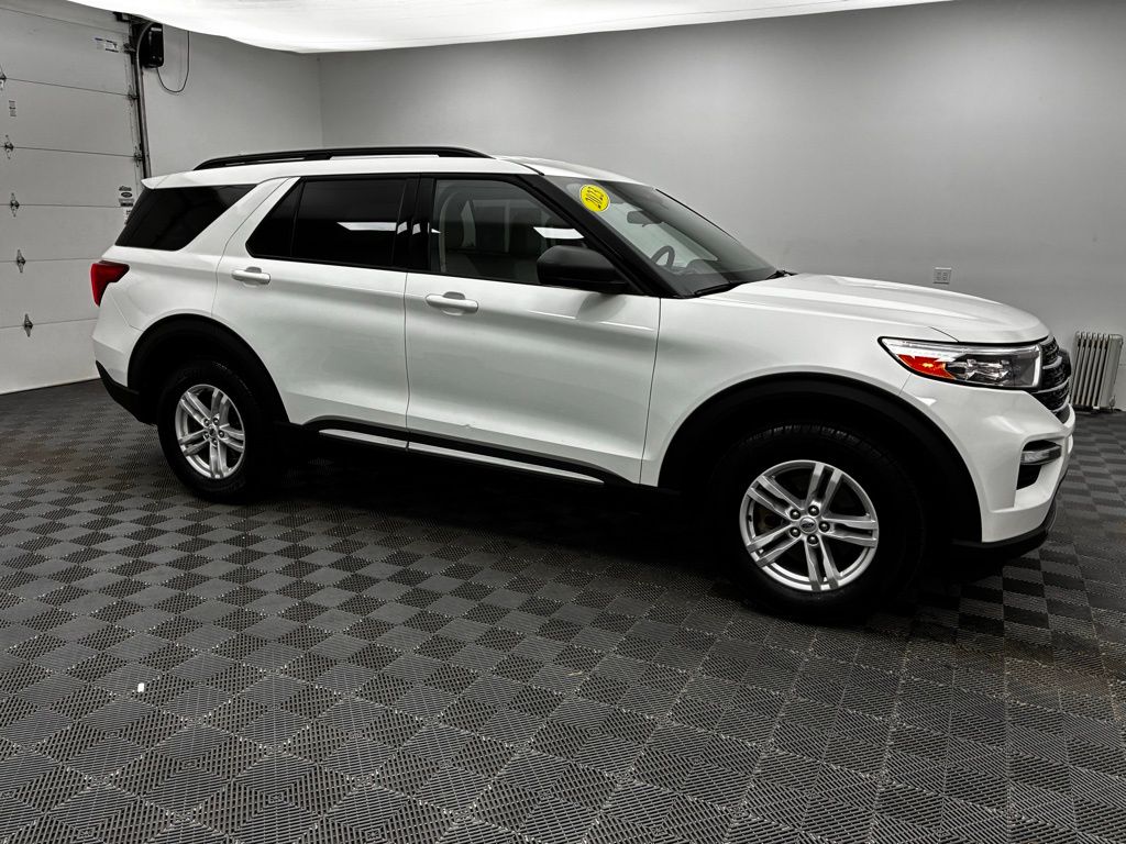 2023 Ford Explorer XLT photo 16