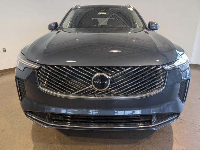 2026 Volvo XC90 Core photo 2