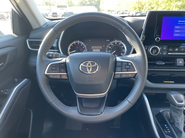 2024 Toyota Highlander XLE photo 12