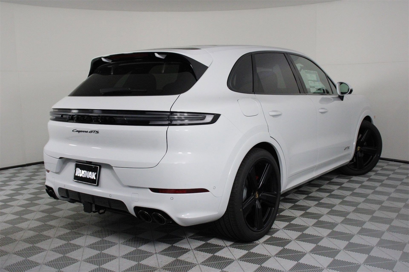 2025 Porsche Cayenne GTS photo 7