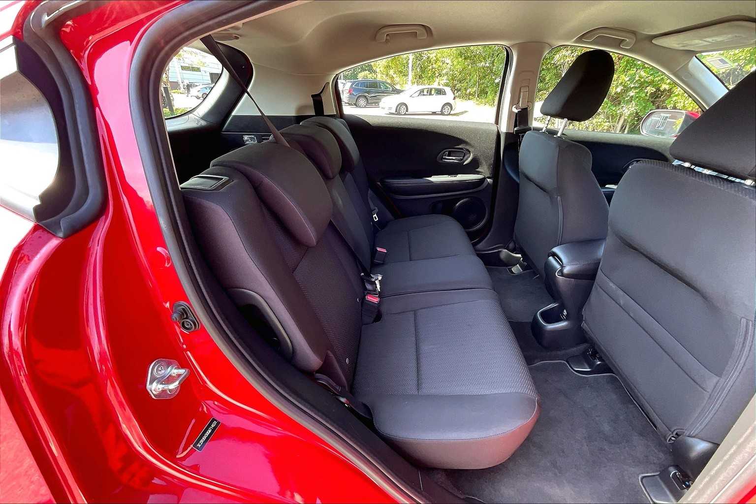 2016 Honda HR-V LX photo 16