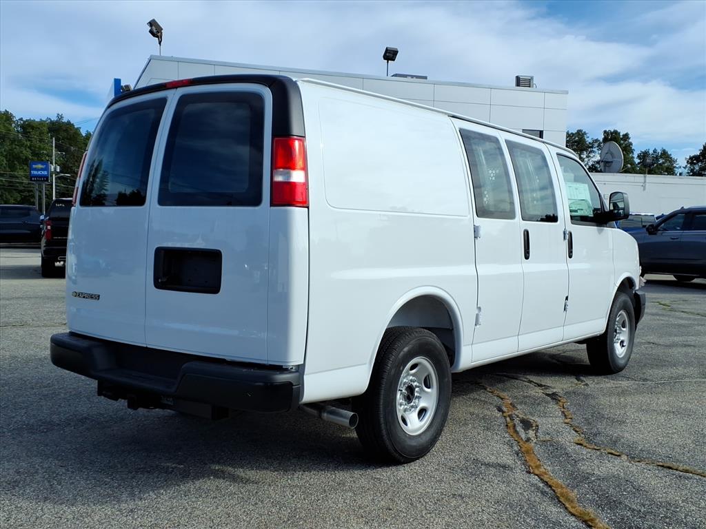 2025 Chevrolet Express Cargo 3500 photo 3