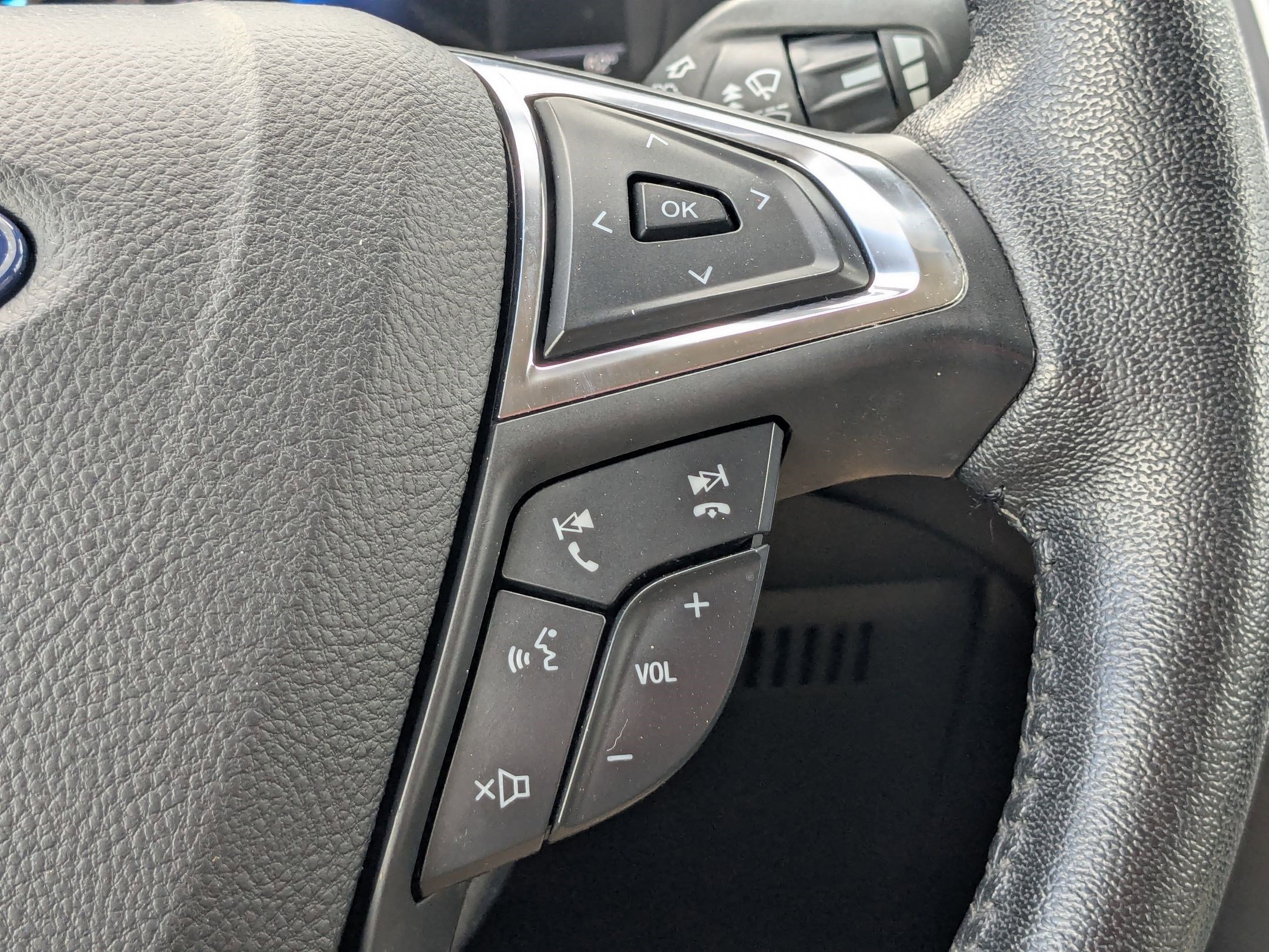 2021 Ford Edge SEL photo 15