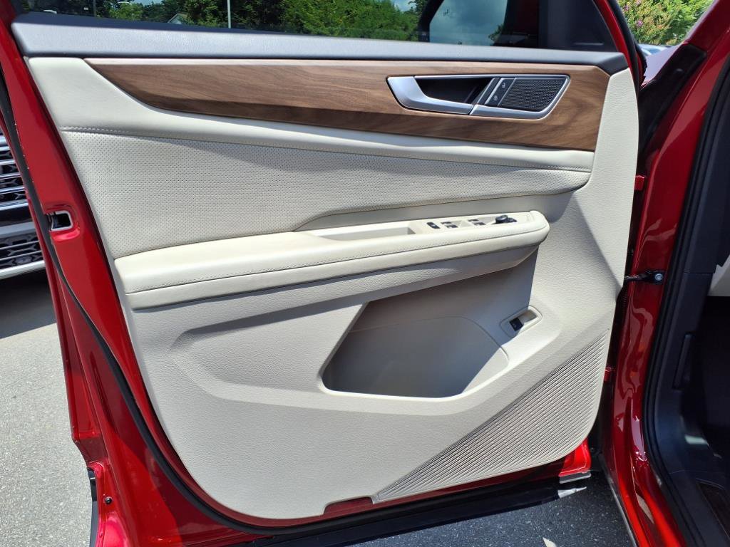 2024 Volkswagen Atlas SE Technology photo 3