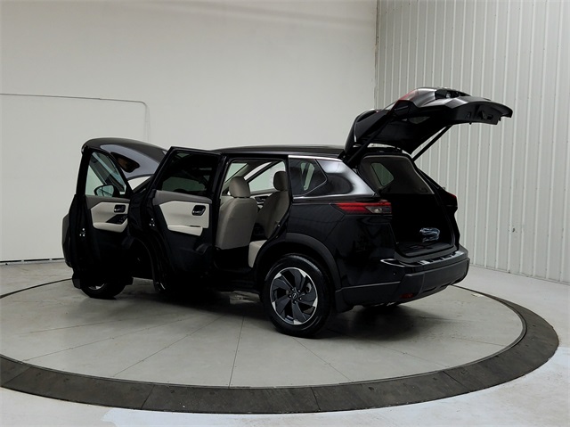 2025 Nissan Rogue SV photo 13