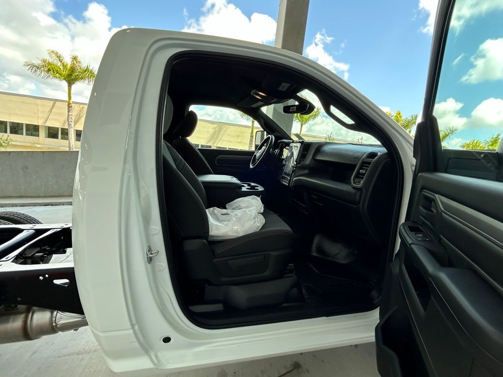 2024 Ram 3500 Tradesman photo 14