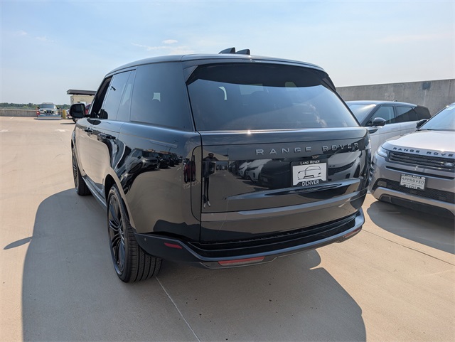 2025 Land Rover Range Rover SE photo 4