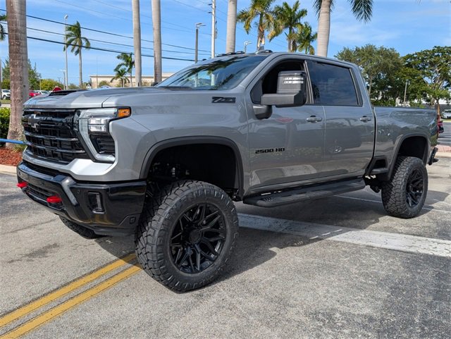 2025 Chevrolet Silverado 2500HD LTZ photo 3