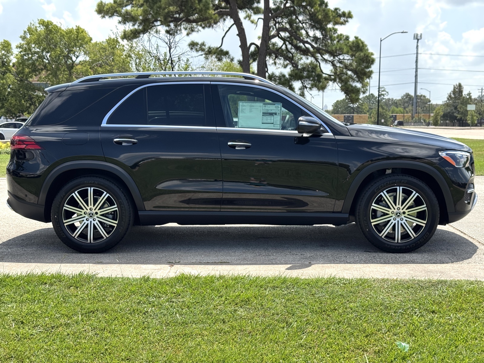 2026 Mercedes Benz GLE 350 4MATIC photo 2