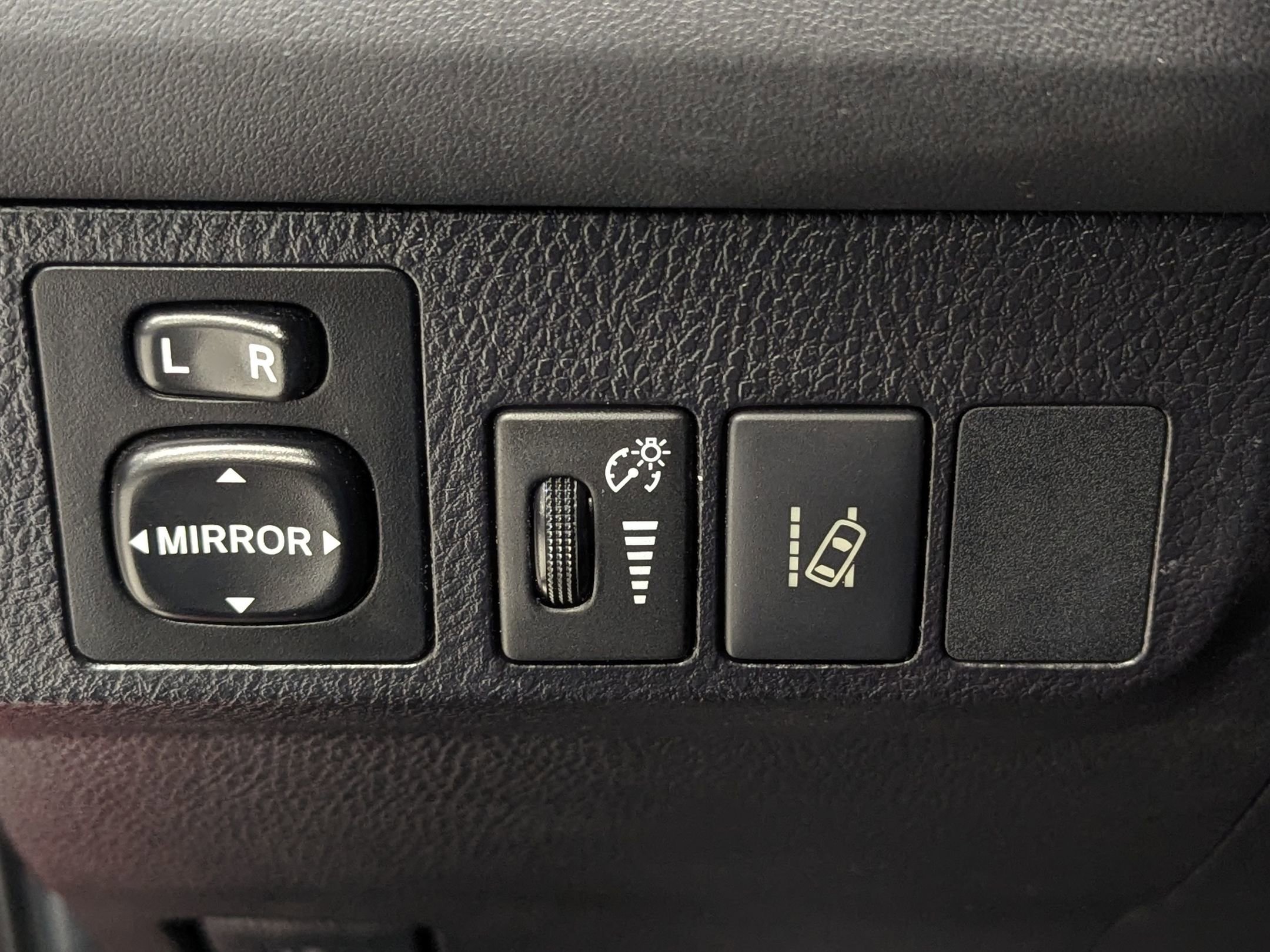 2018 Toyota RAV4 LE photo 13