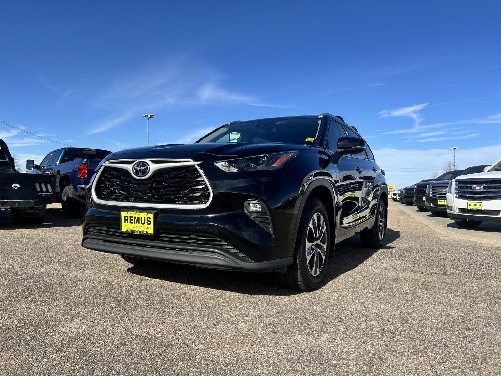 2022 Toyota Highlander XLE photo 3