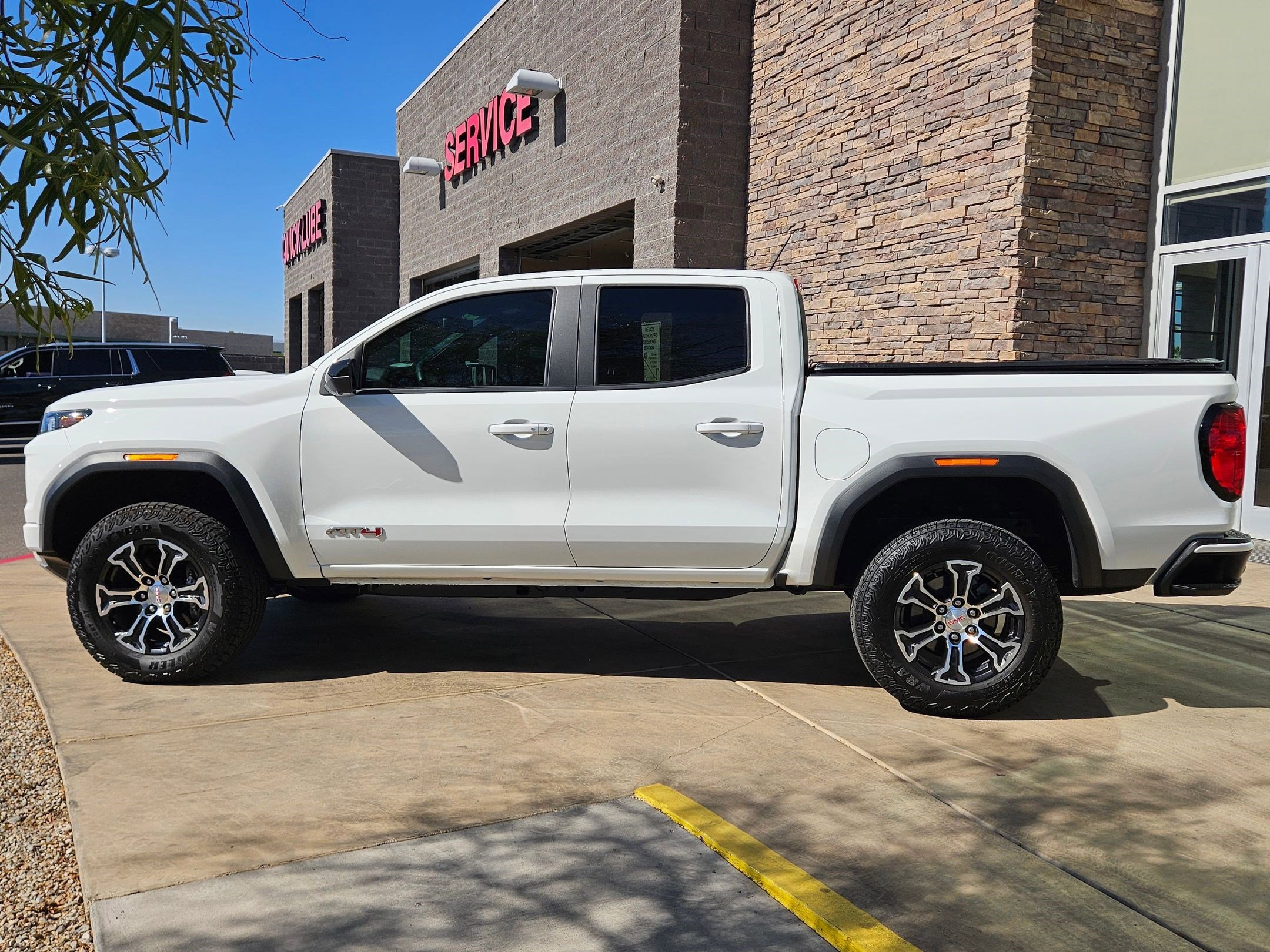 2024 Gmc Canyon AT4 photo 2