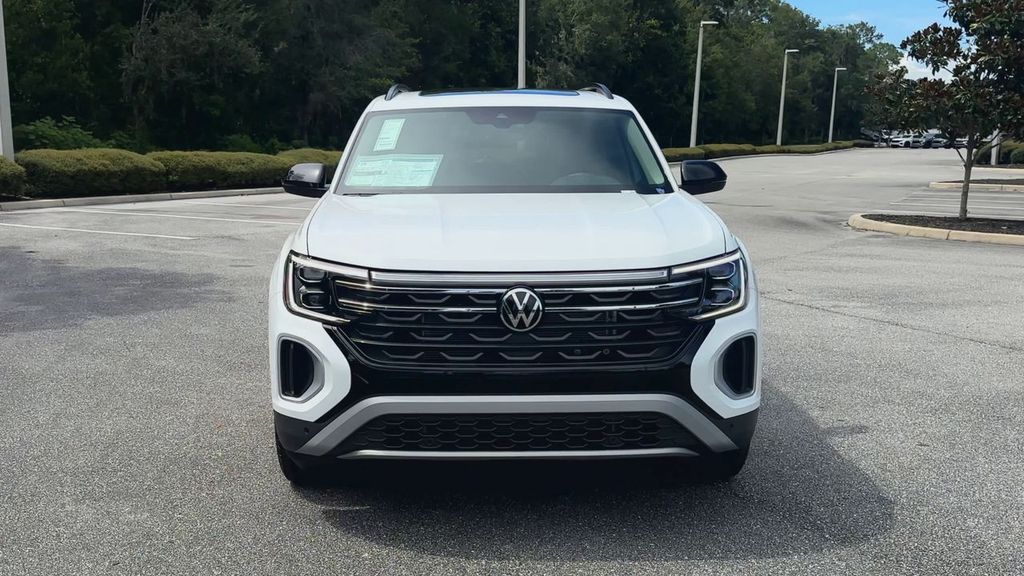 2025 Volkswagen Atlas Peak Edition SE photo 3