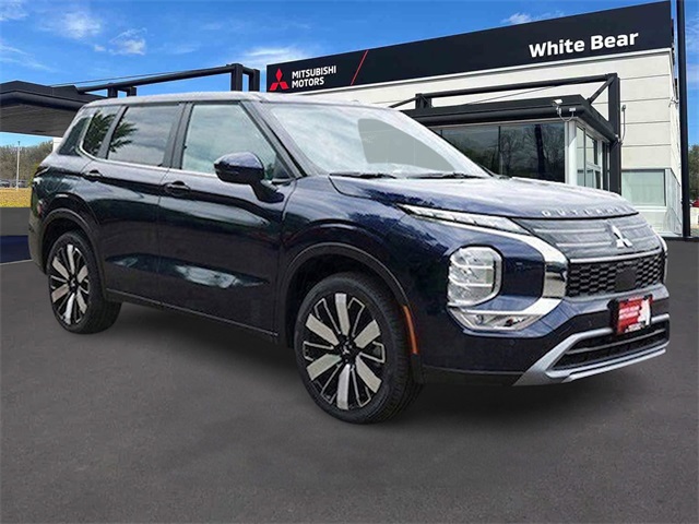 2025 Mitsubishi Outlander SE's photo