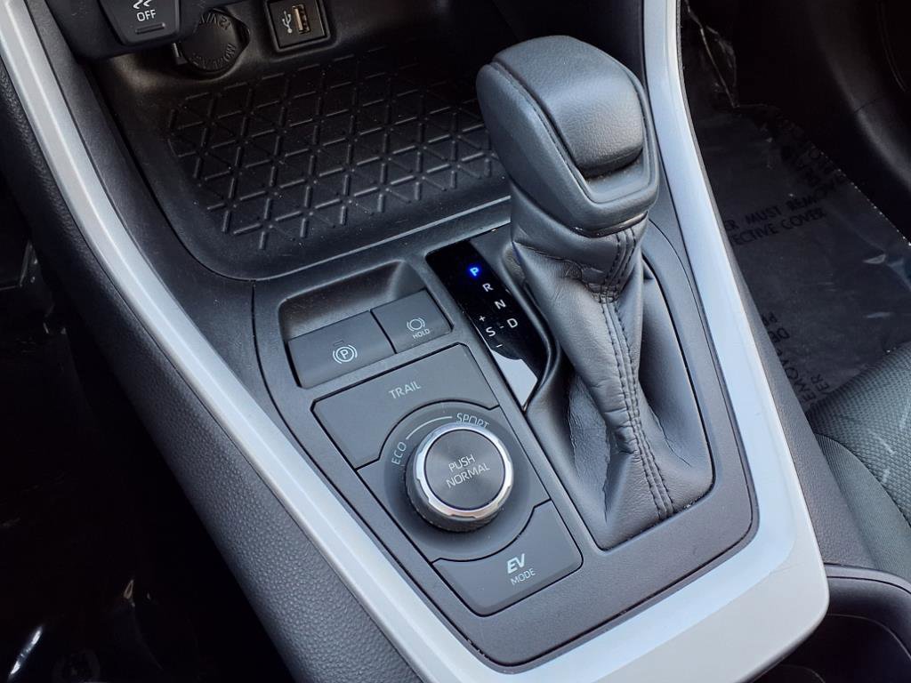 2024 Toyota RAV4 Hybrid XLE photo 7