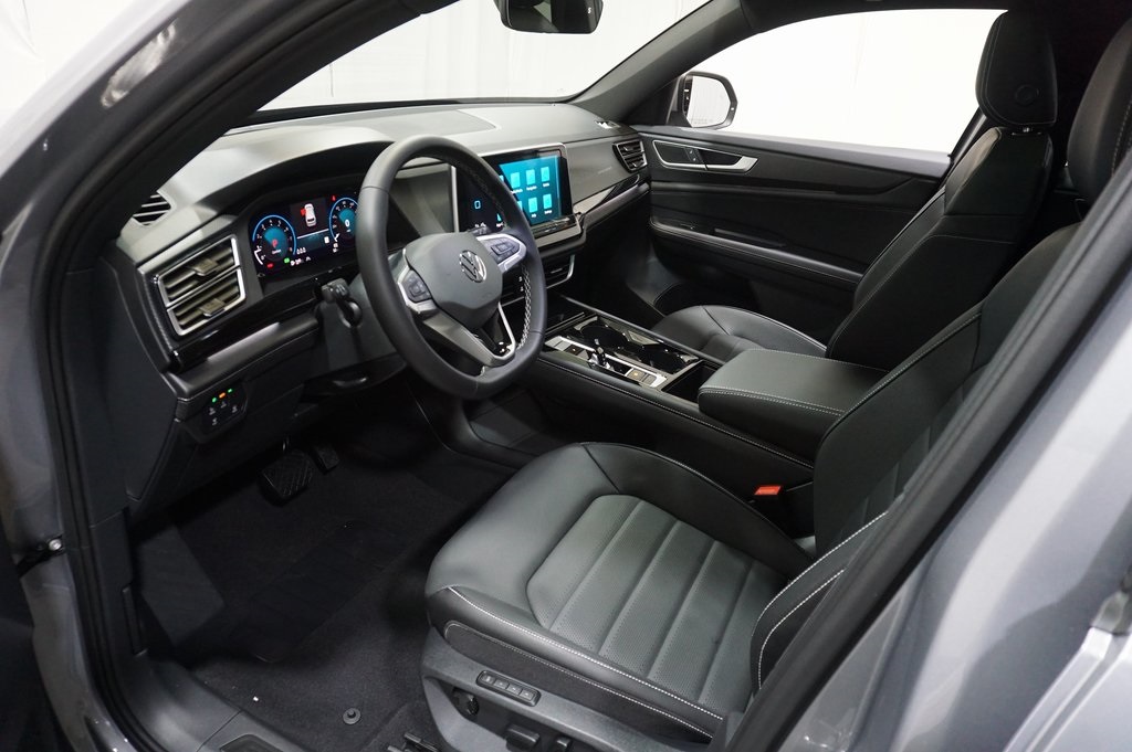 2026 Volkswagen Atlas Cross Sport SEL photo 4