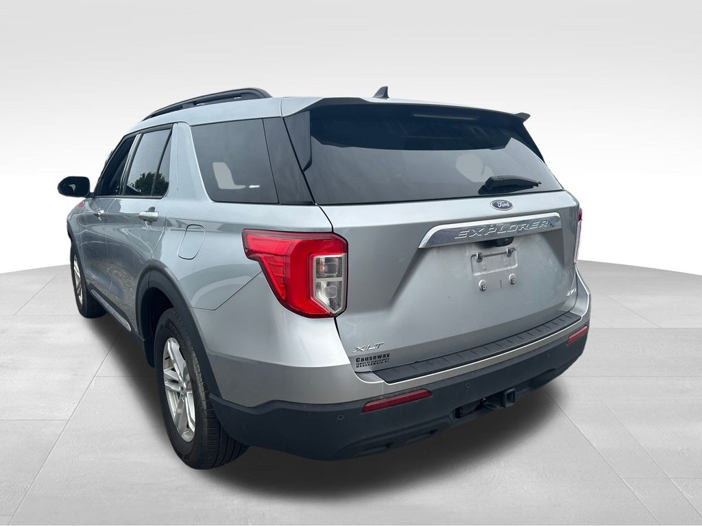 2024 Ford Explorer XLT photo 2