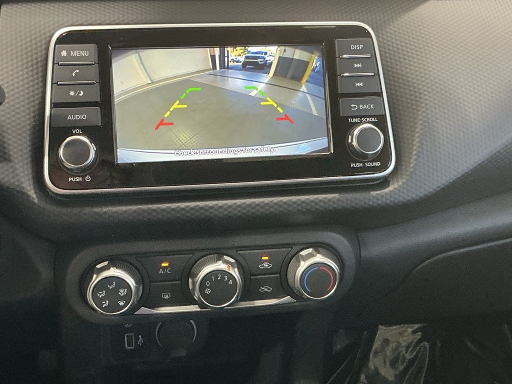 2024 Nissan Kicks S photo 3