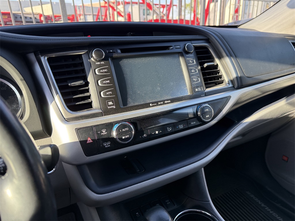 2018 Toyota Highlander Limited Platinum photo 3