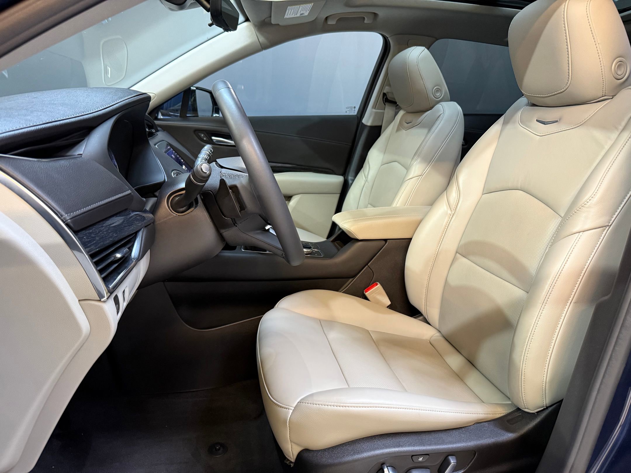 2022 Cadillac XT4 Premium Luxury photo 4