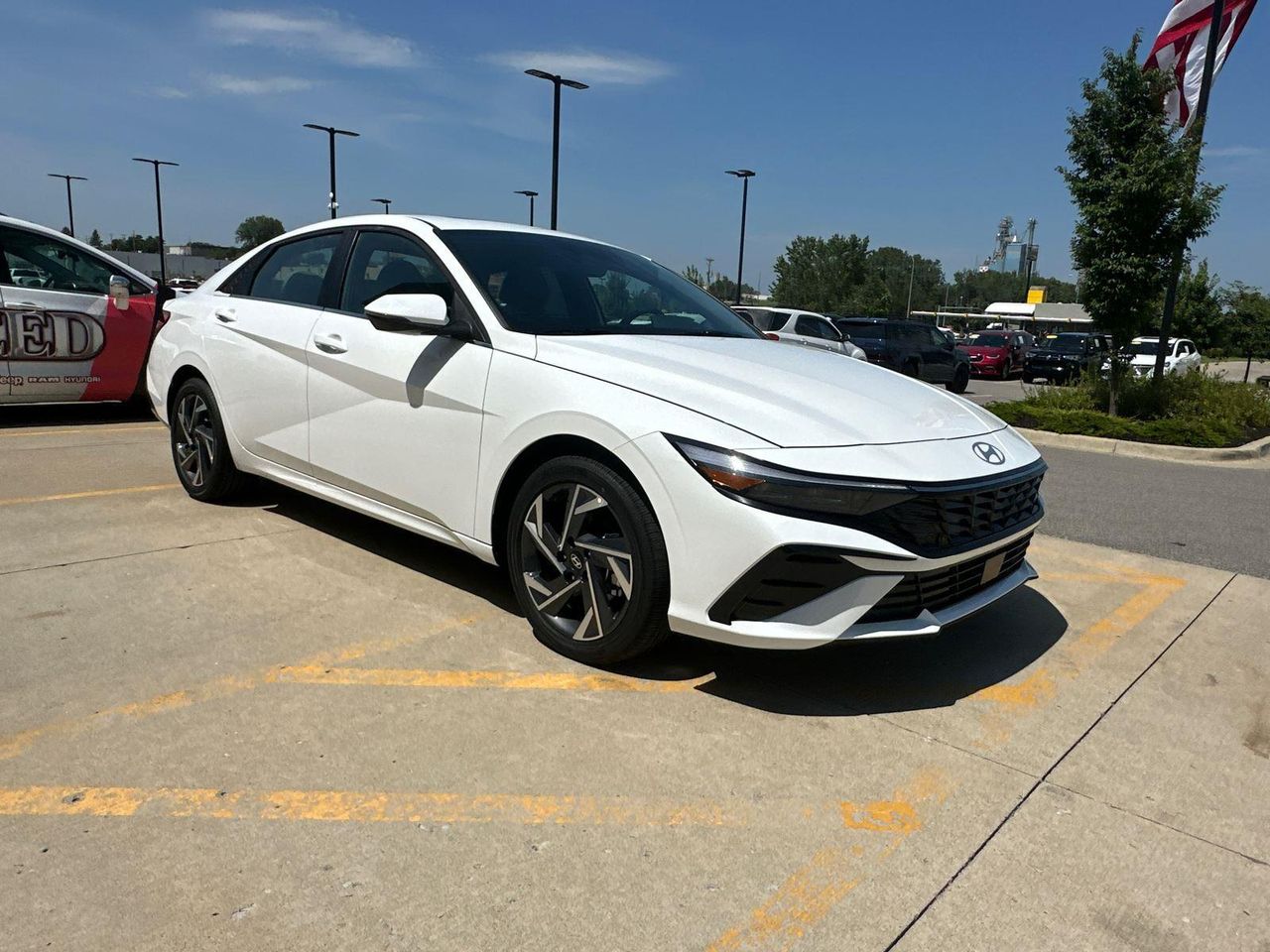 2025 Hyundai Elantra Hybrid Limited photo 4