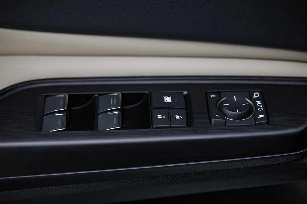 2021 Lexus ES 300h photo 16