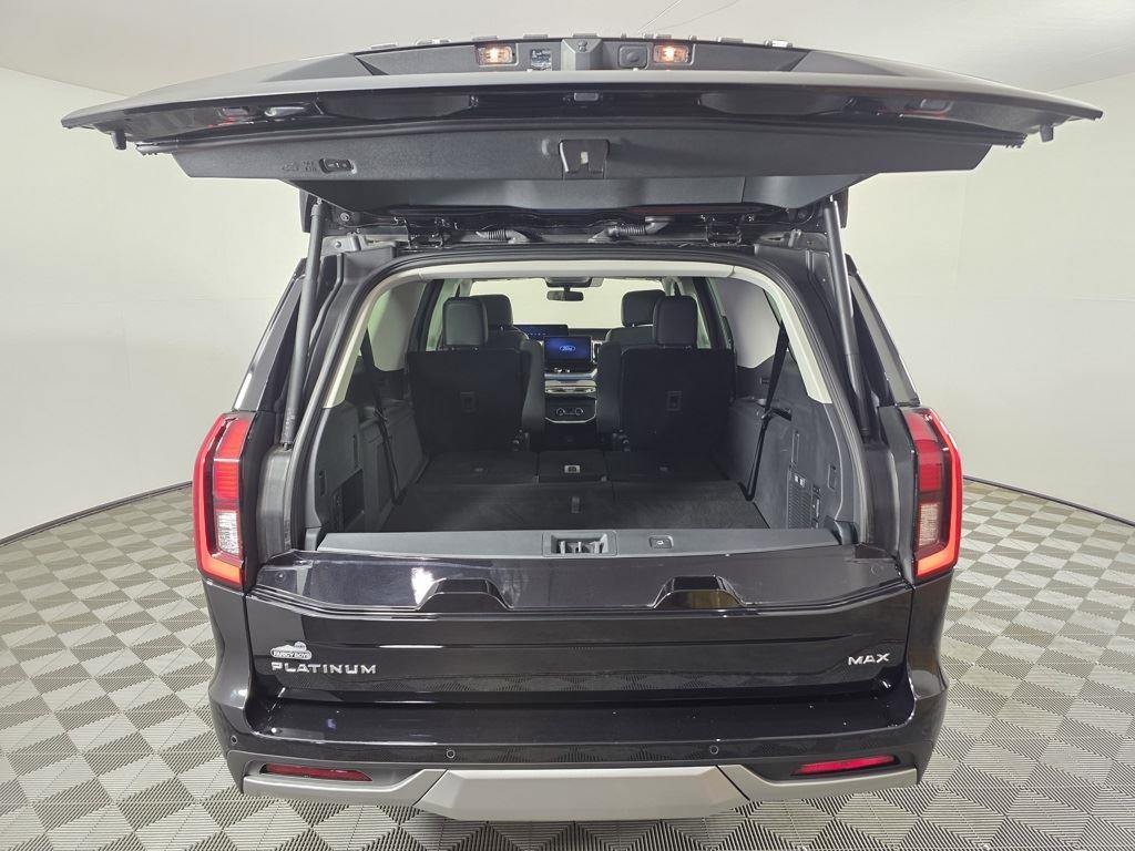 2025 Ford Expedition MAX Platinum photo 4
