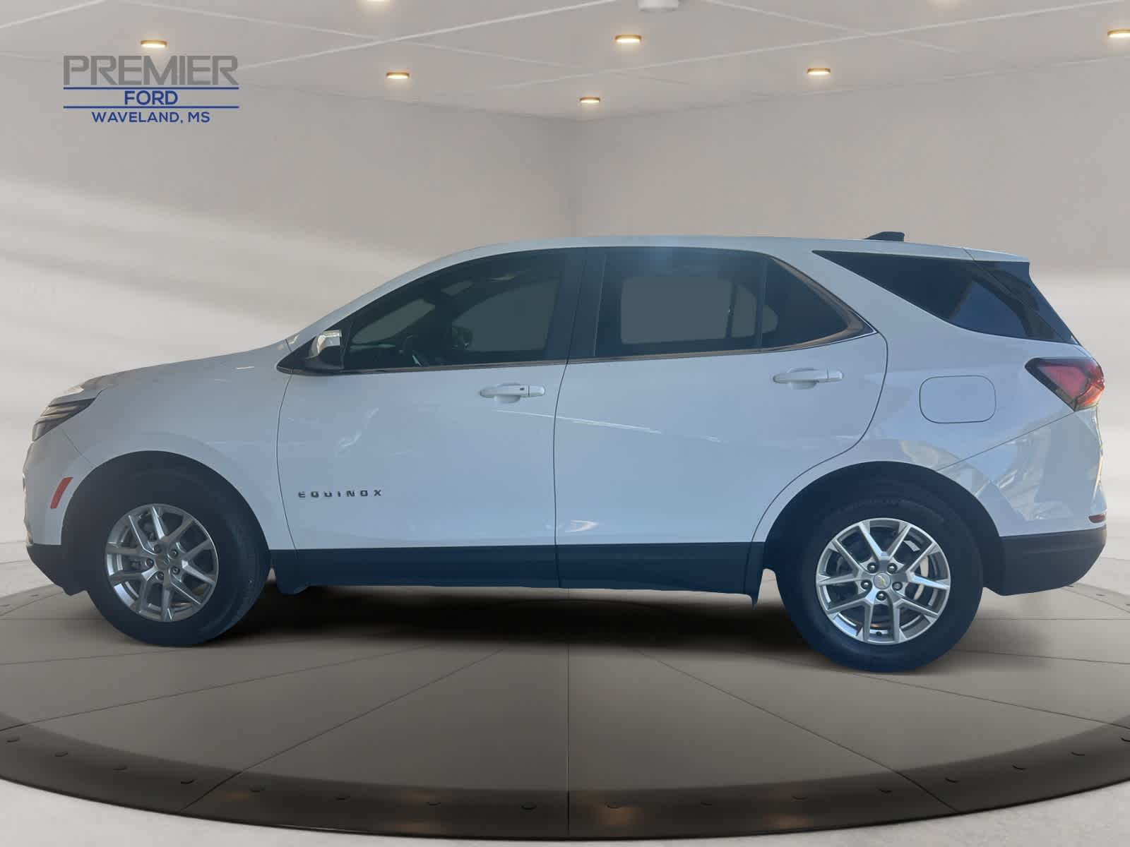 2022 Chevrolet Equinox LT photo 2