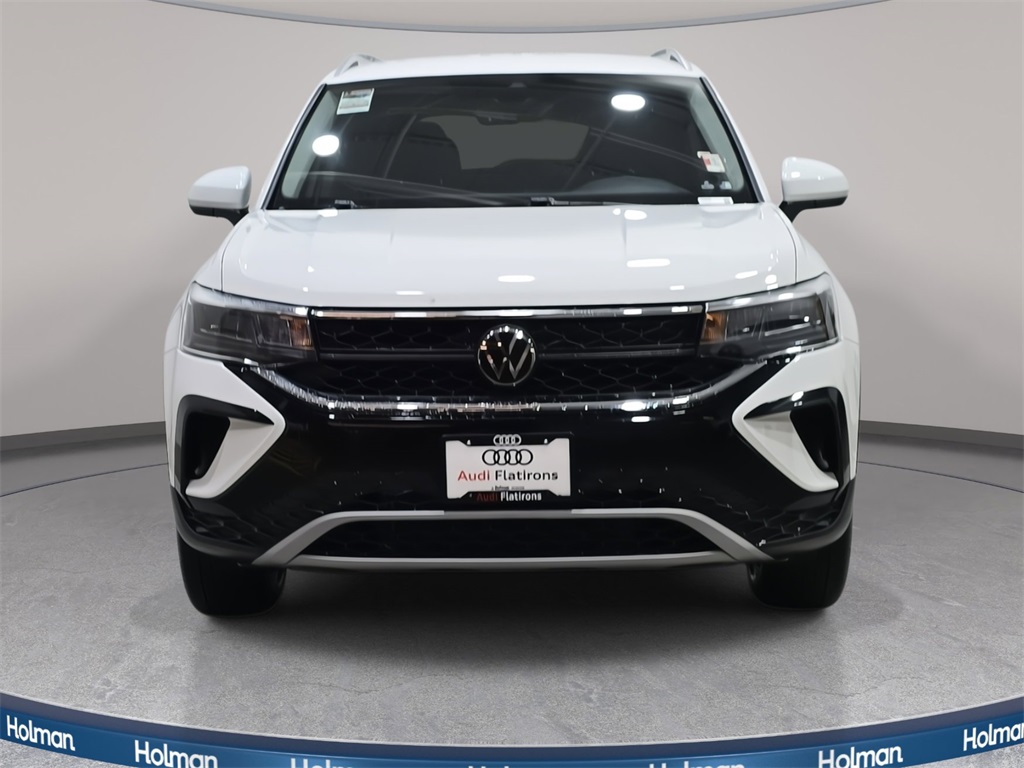 2024 Volkswagen Taos SE photo 2