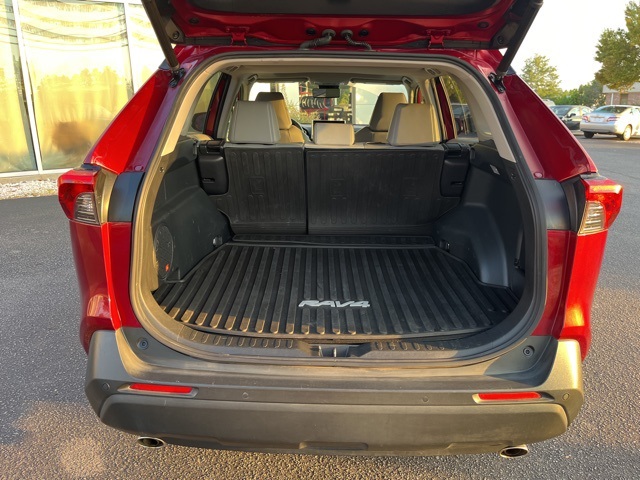 2019 Toyota RAV4 XLE Premium photo 29