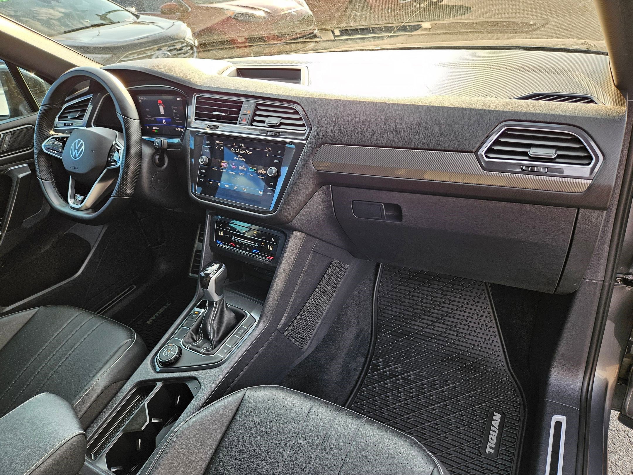 2023 Volkswagen Tiguan SE R-Line Black photo 31