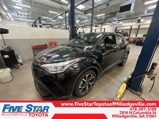 2022 Toyota C-HR XLE's photo