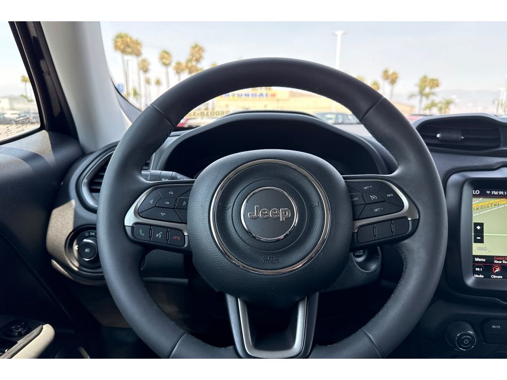 2022 Jeep Renegade Latitude photo 30