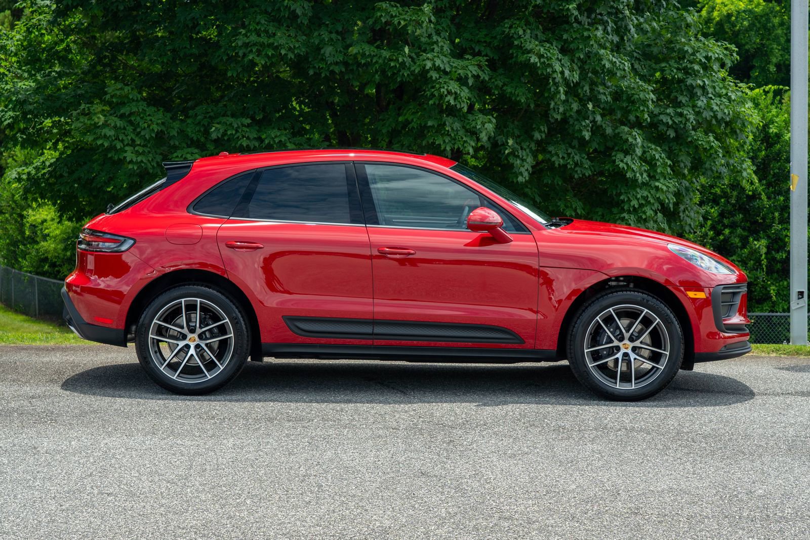2025 Porsche Macan Base photo 8