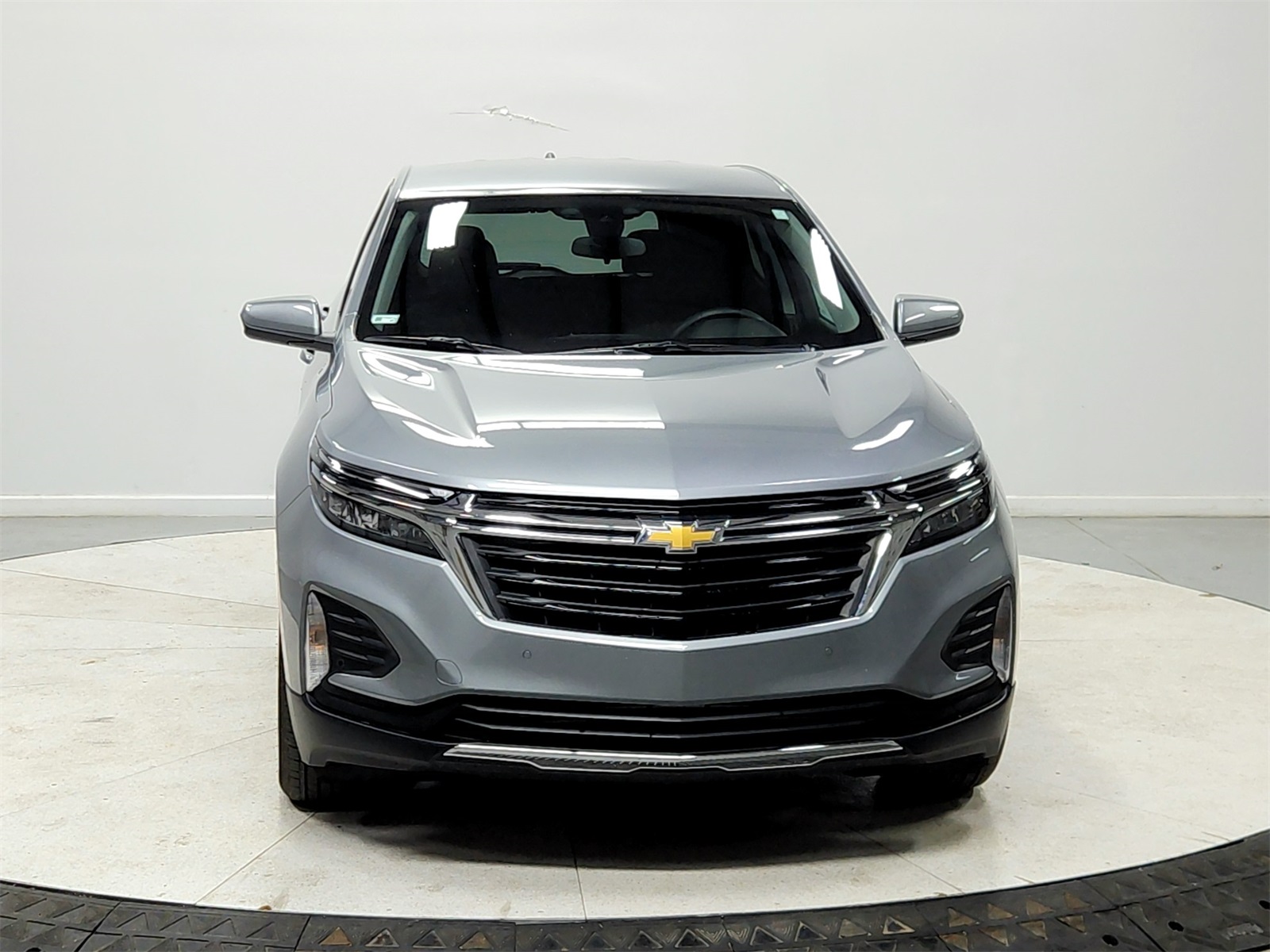 2024 Chevrolet Equinox LT photo 2