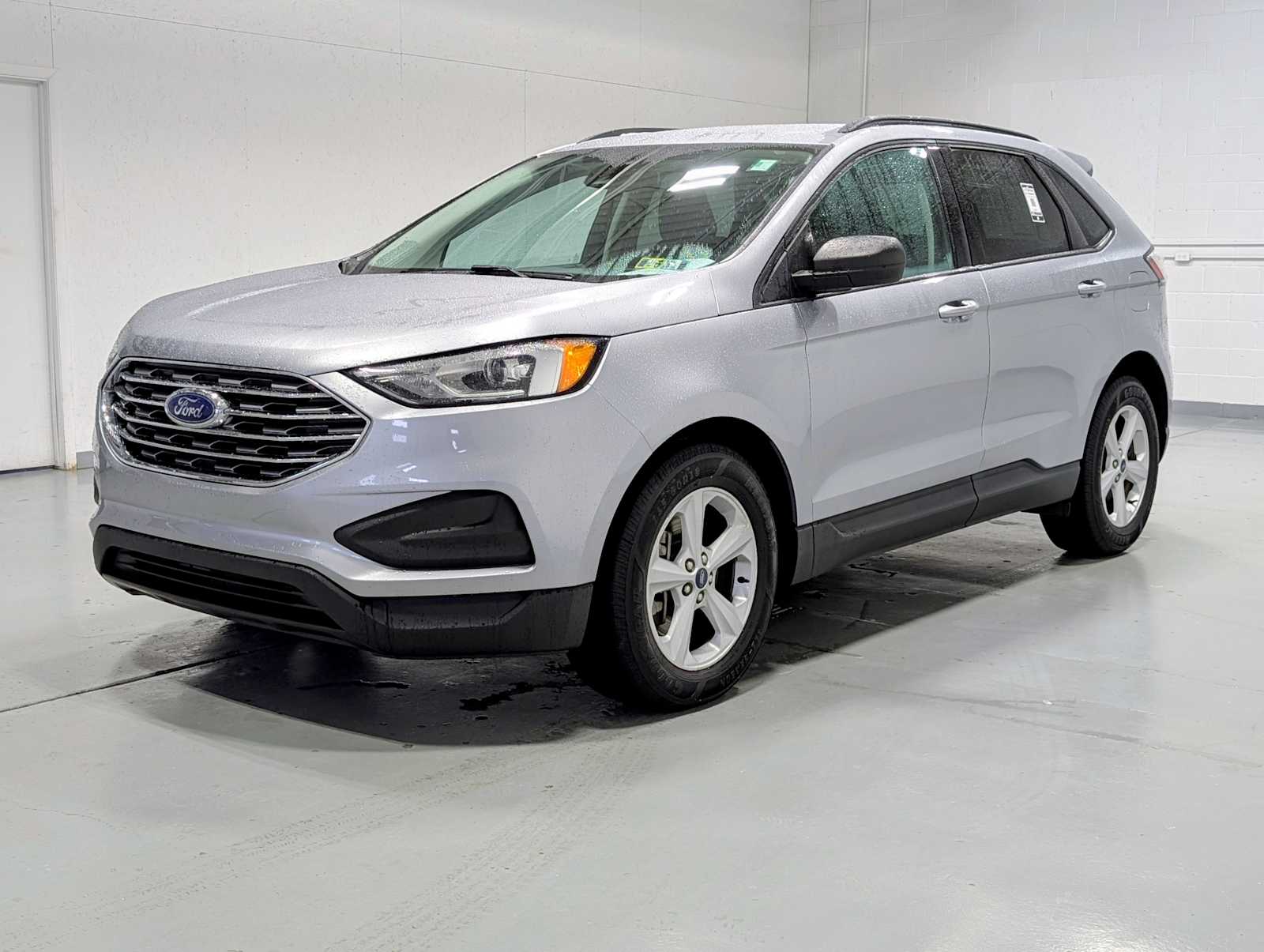 2021 Ford Edge SE's photo