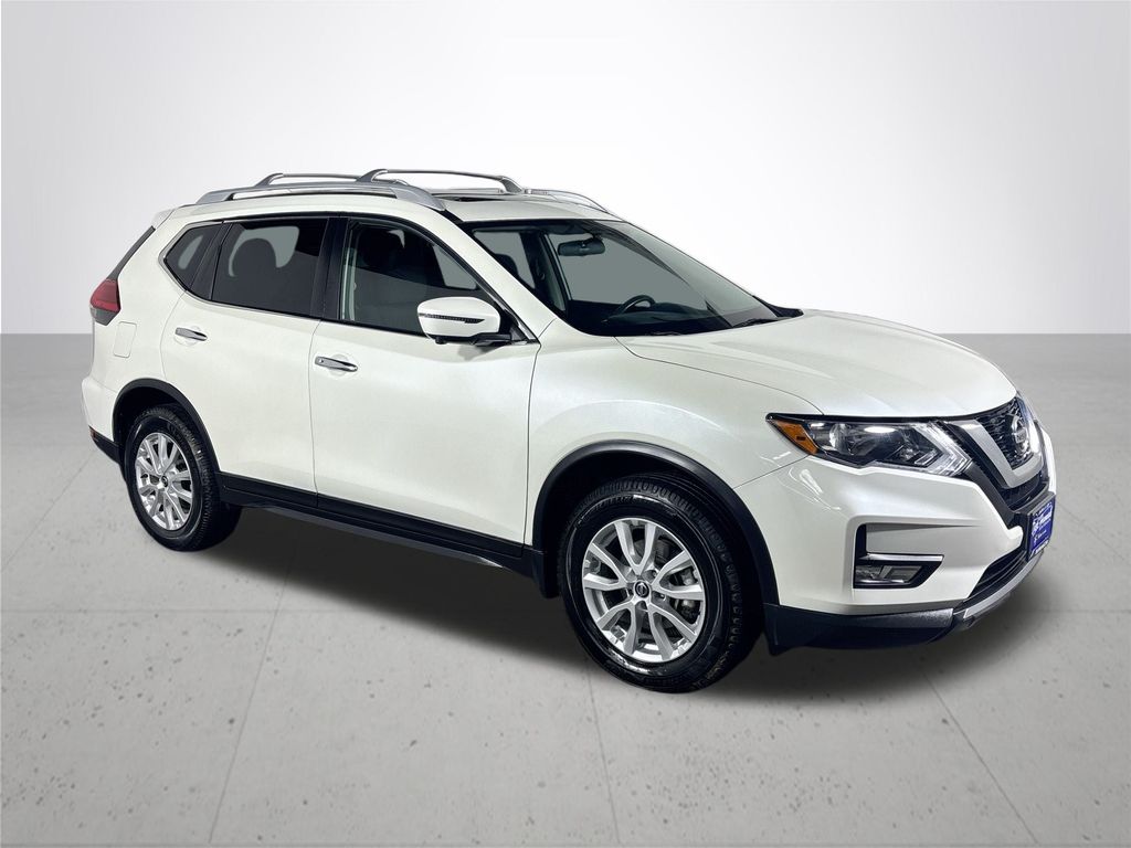 2017 Nissan Rogue SV photo 4