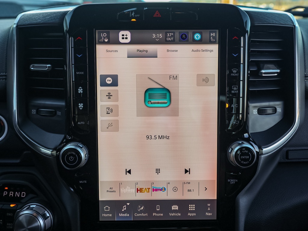 New 2026 Granite Crystal Metallic Clear-Coat Exterior Paint RAM Laramie image 27