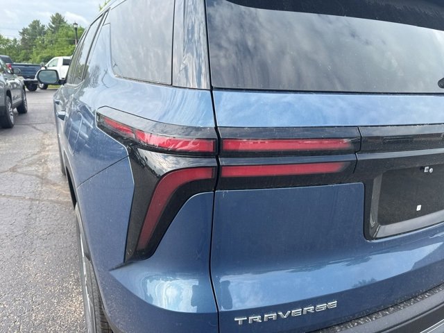 2025 Chevrolet Traverse photo 17