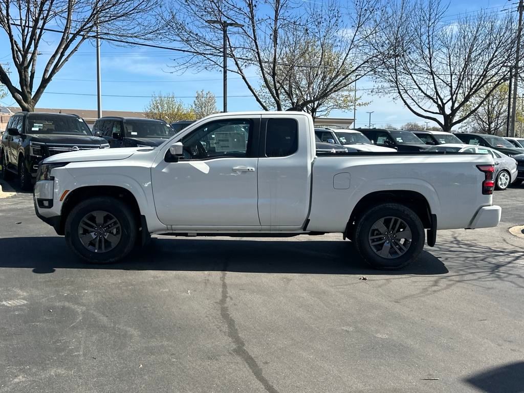 2025 Nissan Frontier SV photo 2
