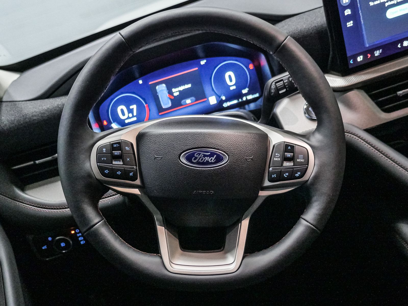 2025 Ford Explorer photo 32