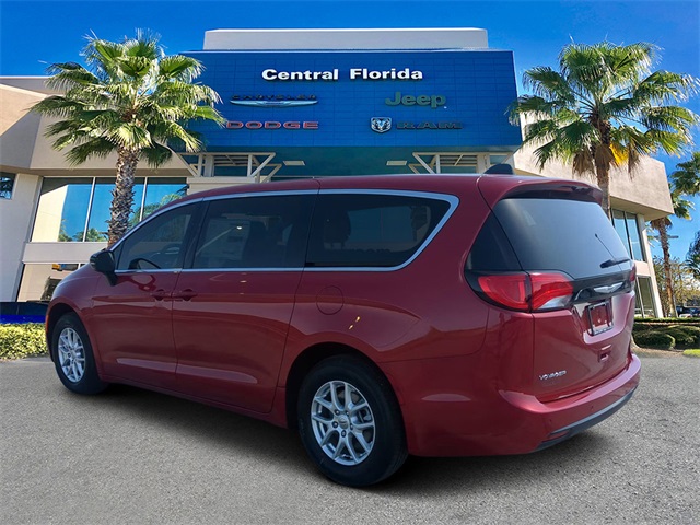 2025 Chrysler Voyager LX photo 6