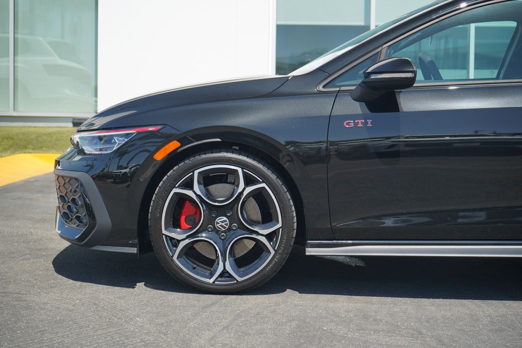 2025 Volkswagen Golf GTI Autobahn photo 2