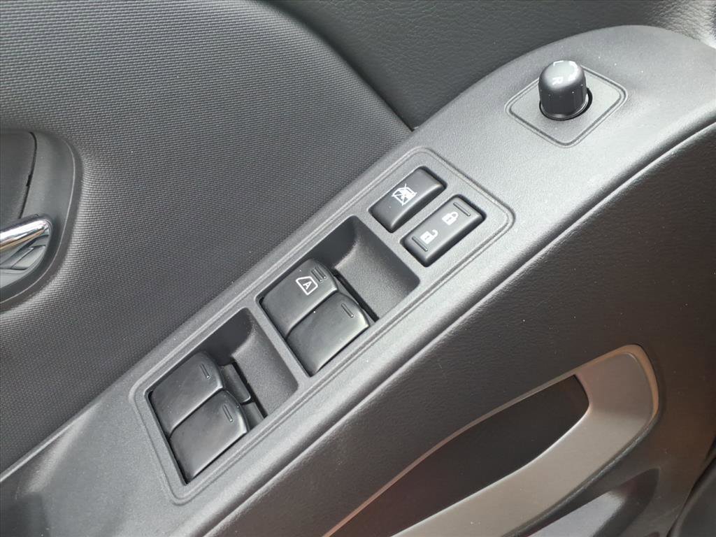 2022 Nissan Frontier SV photo 7