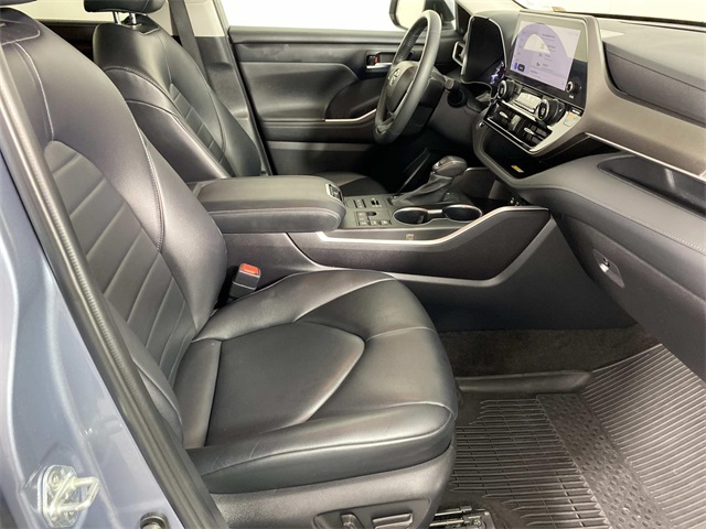 2023 Toyota Highlander XLE photo 10