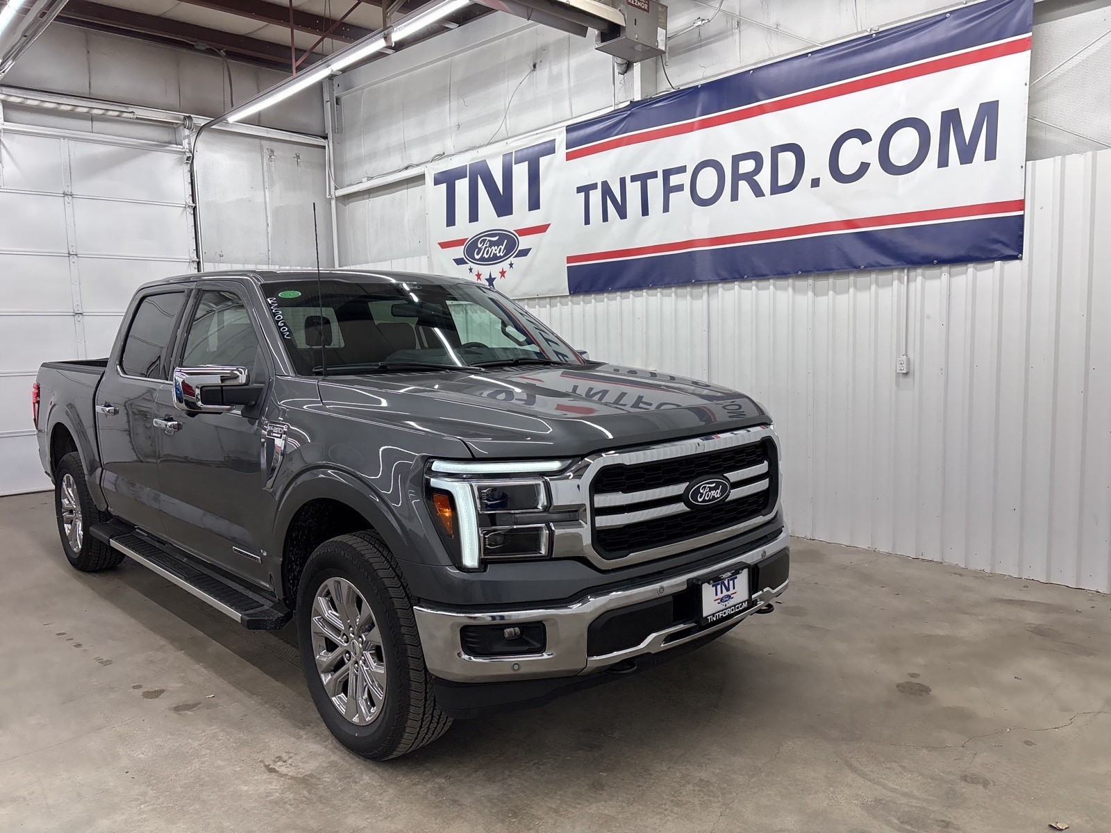 2025 Ford F-150 Lariat photo 2
